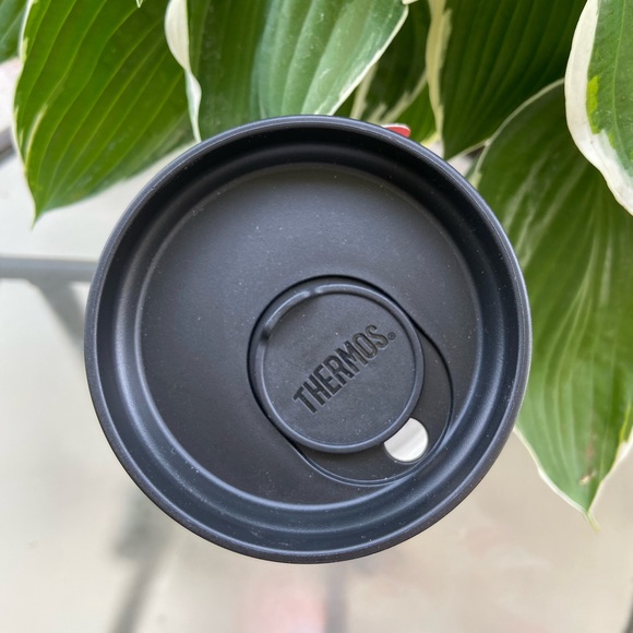 🆕 {FRIENDS} Thermos Double wall tumbler 24 oz - Picture 2 of 3